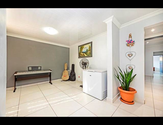 5 BEDROOM HOUSE FOR SALE IN AMANDELSIG